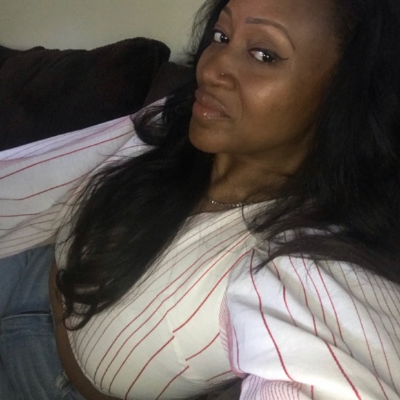 Red and white crop top with open back - Picture 5 of 5